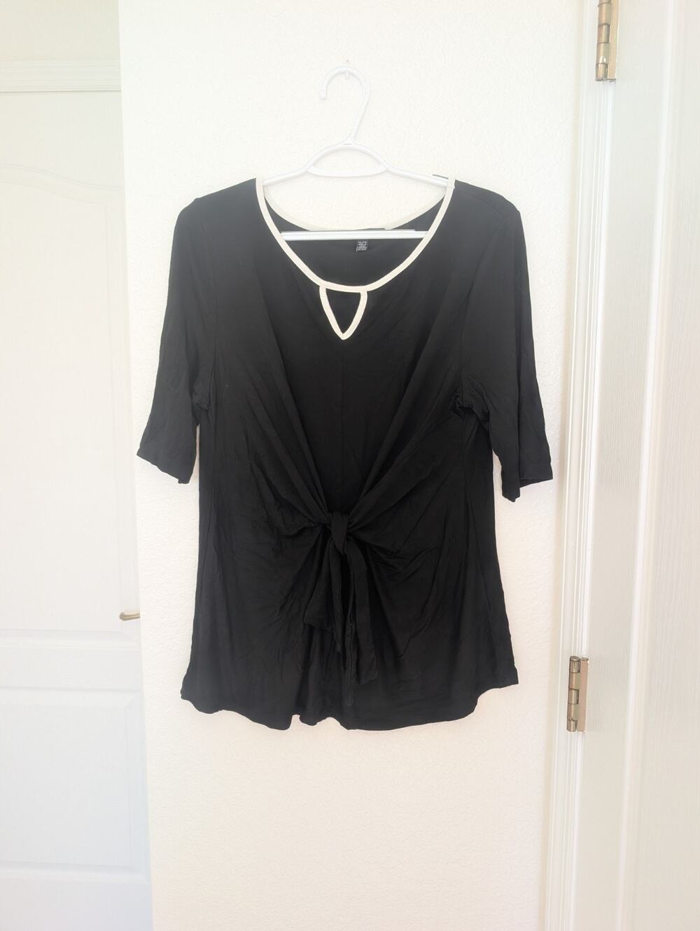 Cable & Gauge Women's XL Black w/White Trim Keyhole neck, front tie, Whimsygoth